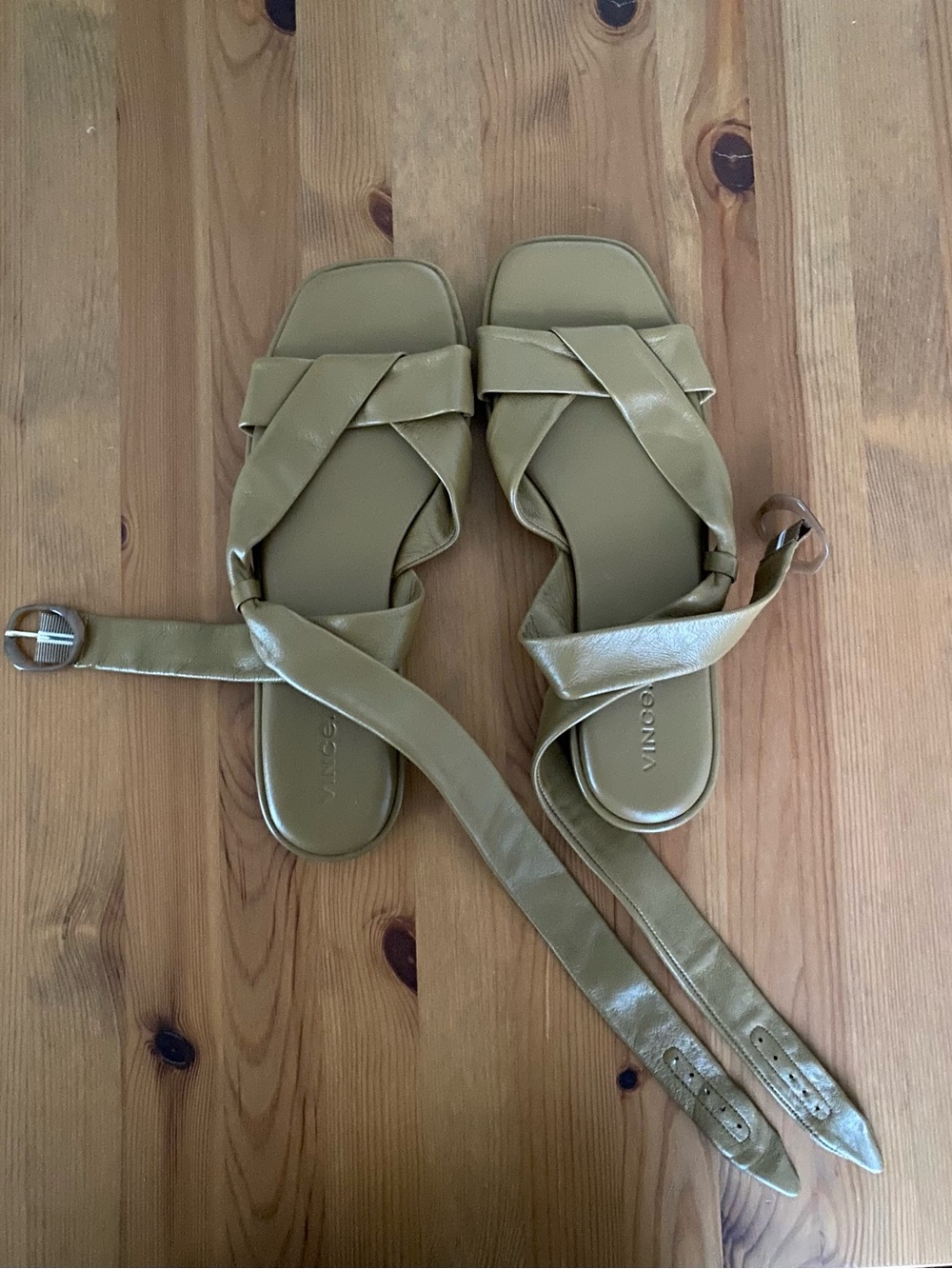 Vince Reza Dark Walnut Flat Leather Sandals US 10 M